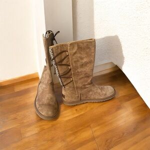 UGG braided rear tie boots with box